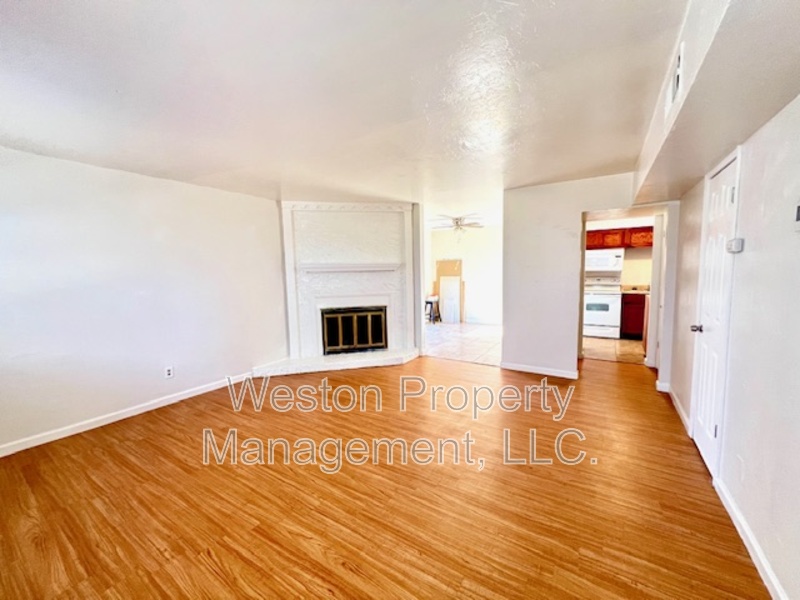 Warr Acres Condo: 6056 Northwest Expressway - 1