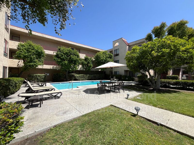 Canoga Park Condo: 6825 Alabama Ave
