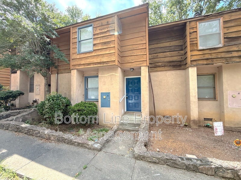 Shelby Townhome: 846 W Warren St
