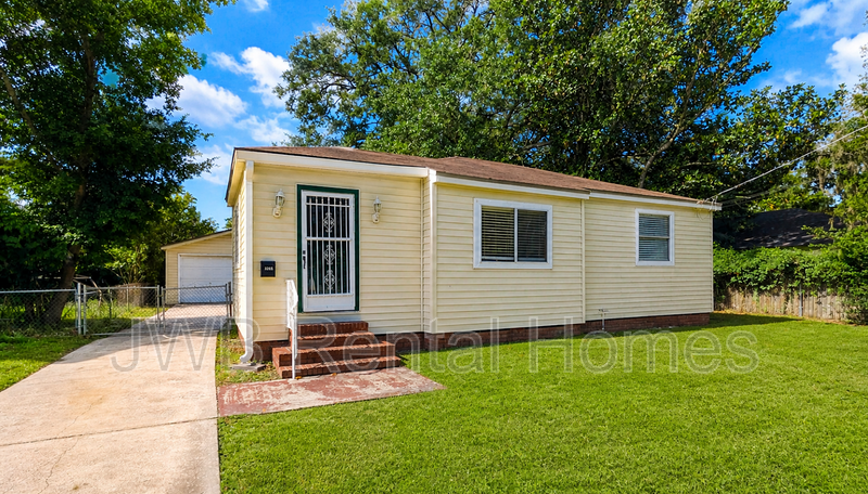 Jacksonville House: 3312 Seville St W