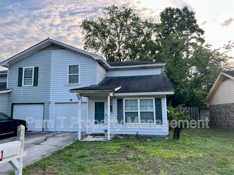Savannah Townhome: 128 Fox Chase Road