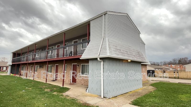 Trenton House: 410 Mars Road