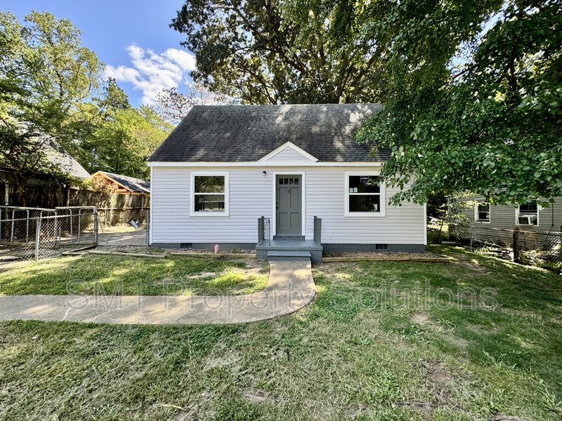 Winston-Salem House: 1020 Nancy Lane Southeast