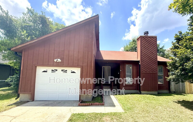 Fayetteville House: 6868 Candlewood Dr