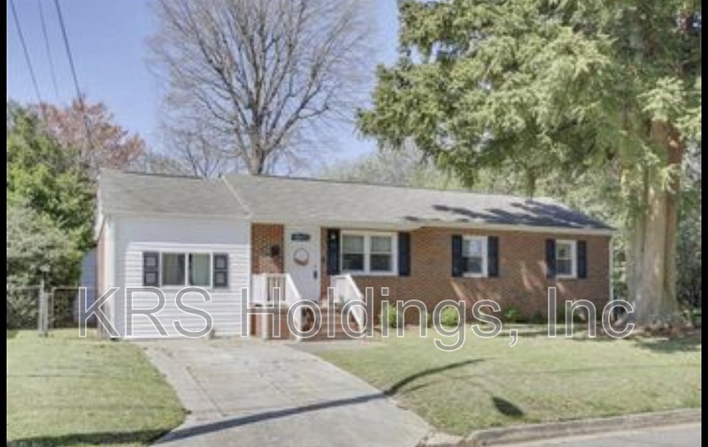 Newport News House: 25 Burnham Pl