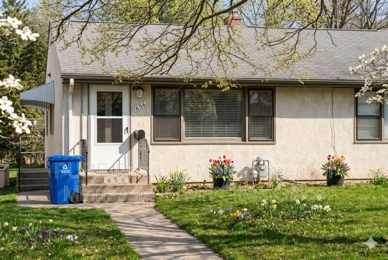 Saint Paul House: 656 Iowa Ave W