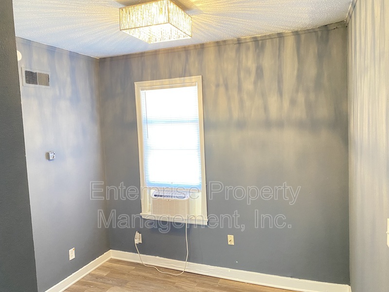 Photo 3 of 1111 North Parkway Unit 6