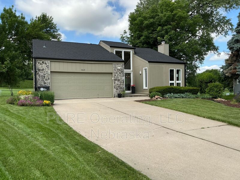 Omaha House: 10635 Spaulding Cir