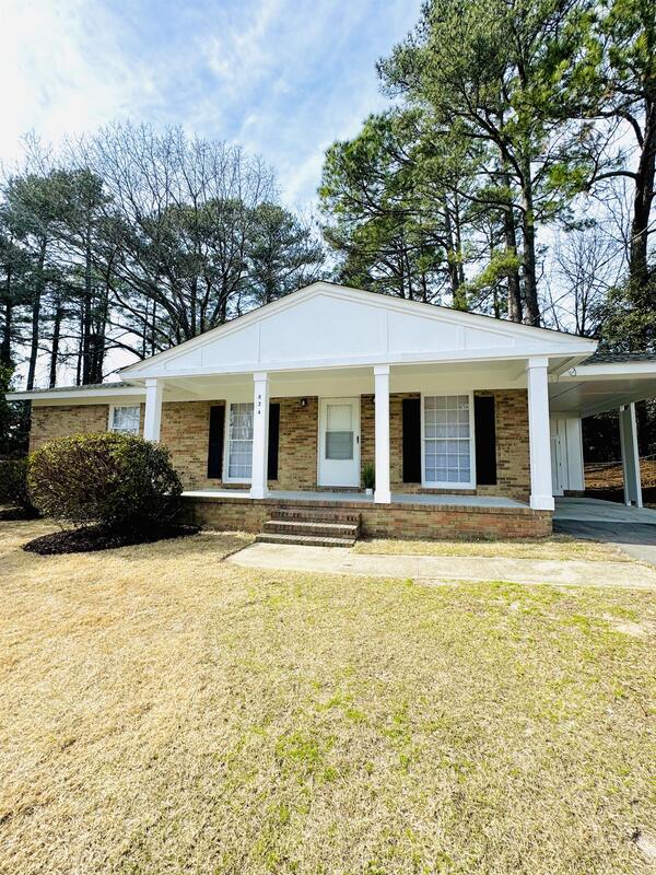 Fayetteville House: 824 Stoneykirk Drive