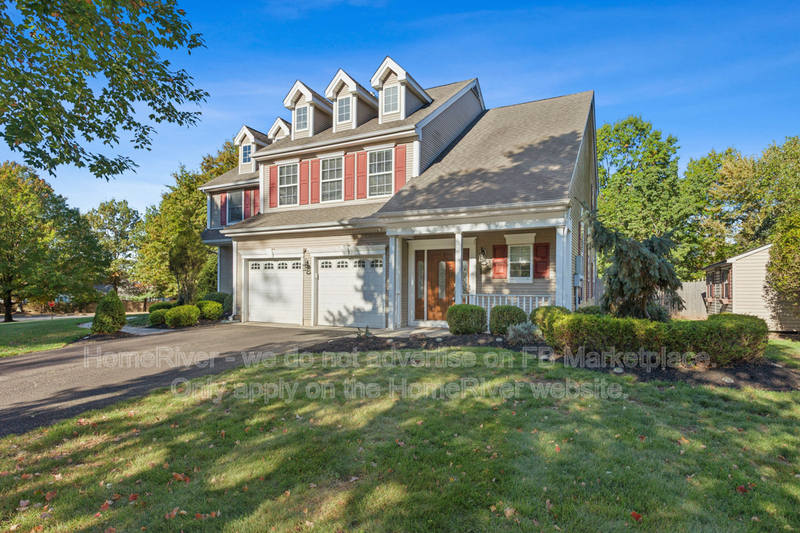 Branchburg House: 220 Lindsay Ct