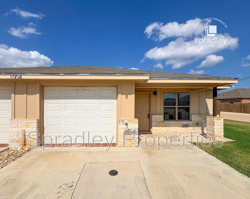 Belton Condo: 1004B Menard Ct