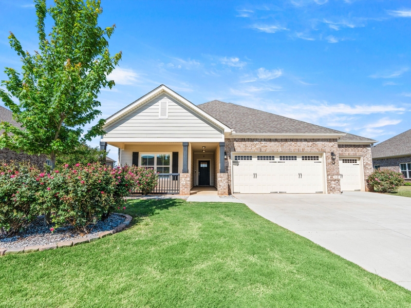 Meridianville House: 124 Shangrila Way