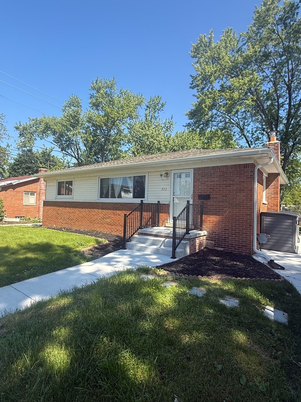 Saline House: 372 Highland Drive