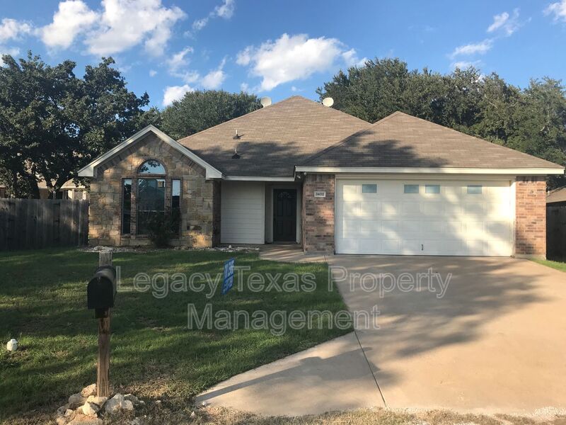 GRANBURY House: 3802 Pine Circle