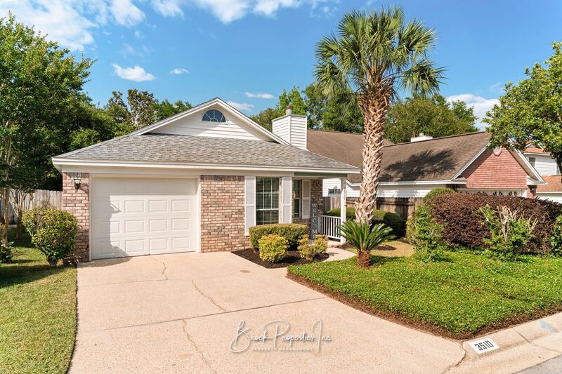 Pensacola House: 3510 Silvertree Ln