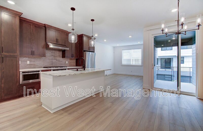 Camas House: 6487 NW Olympic Lane
