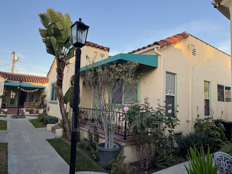 Los Angeles House: 2751 Pomeroy Avenue