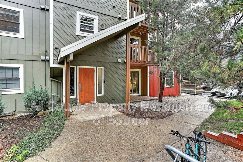 Boulder Townhome: 2865 Sundown Ln