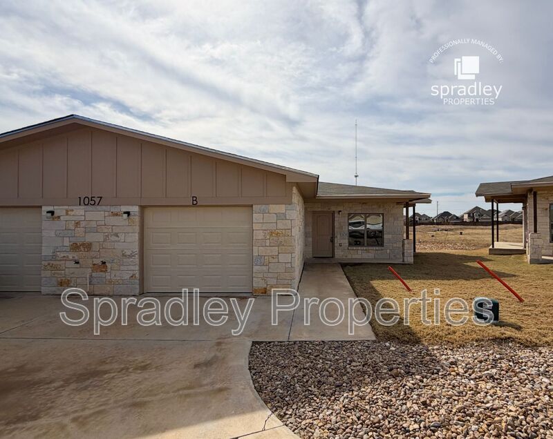 Belton Townhome: 1057B Hibiscus Dr