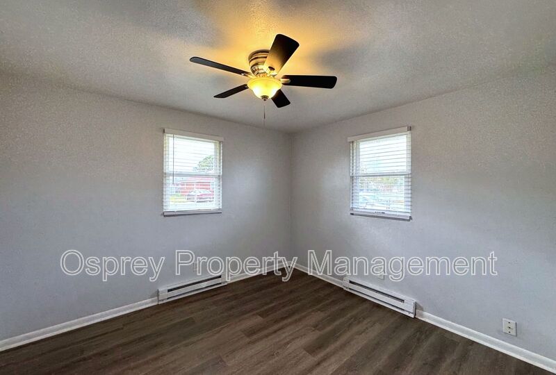 Charming 2-Bedroom Duplex with Private Yard in Chesapeake - Photo 5
