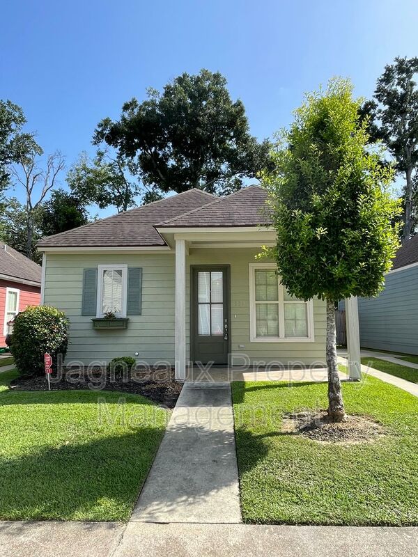 Lafayette House: 117 Shallowford Dr