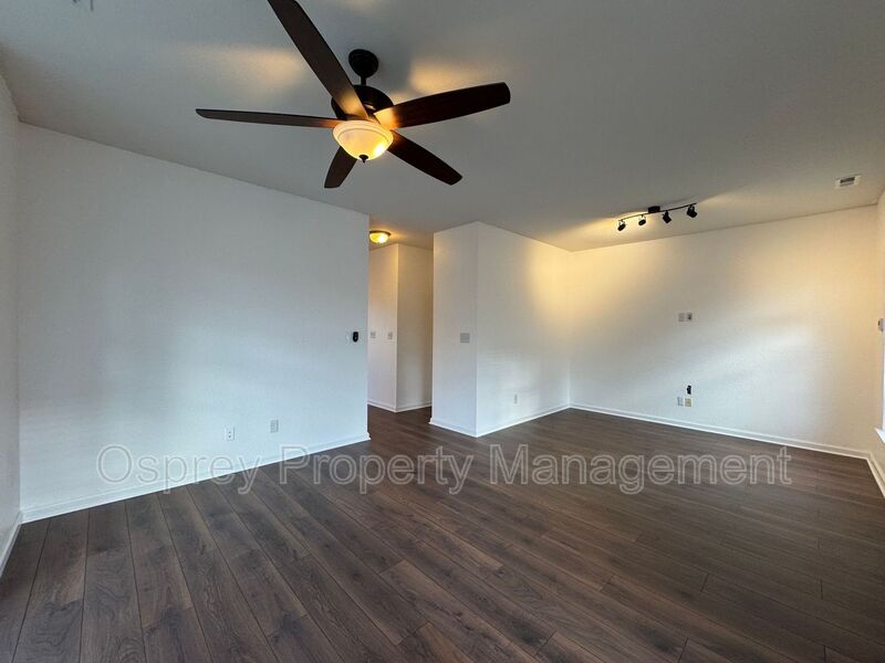 Modern Corner-End Townhome in the Heart of VB "ASK ABOUT OUR ZERO DEPOSIT" - Photo 5