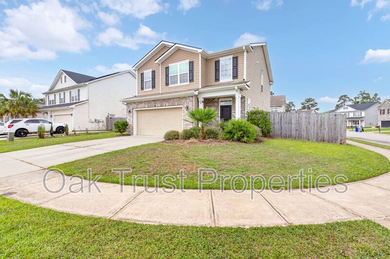 North Charleston House: 7853 Lumberton Road