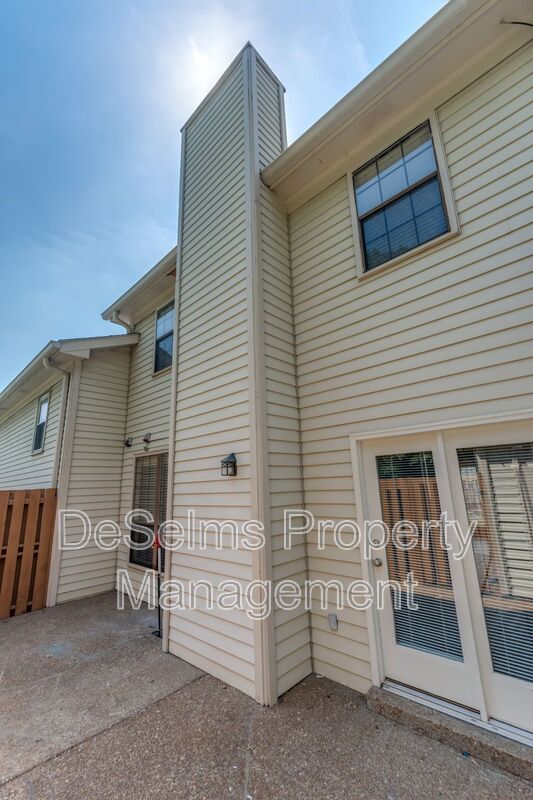 Brentwood House: 1122 Brentwood Pointe