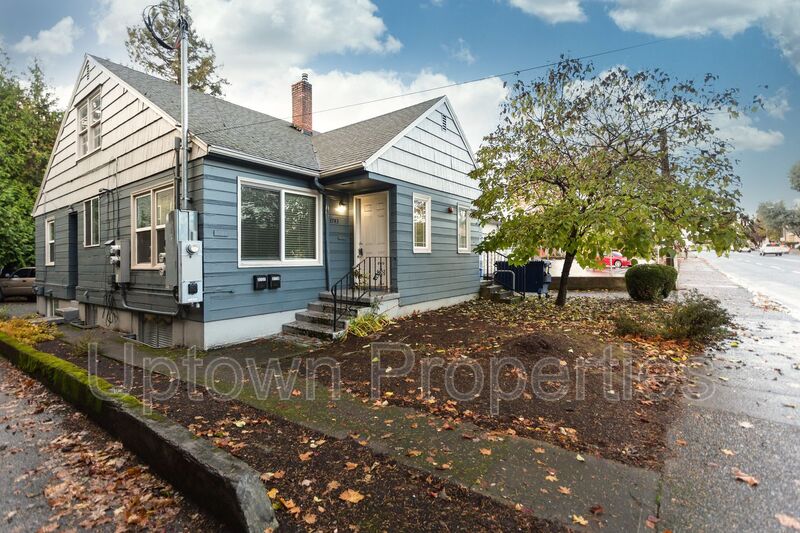 Portland House: 3743 SE Cesar E Chavez Blvd