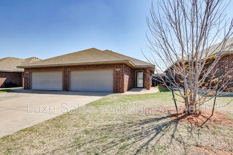 Yukon Condo: 1312 Garden Gate Drive