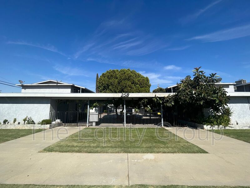 Porterville Condo: 258 N G St
