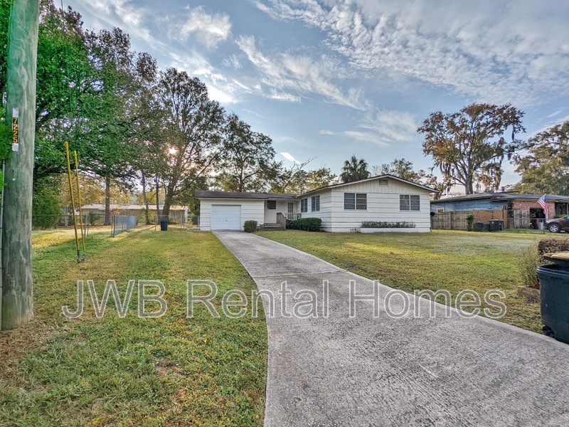 Jacksonville House: 7231 Midway Rd