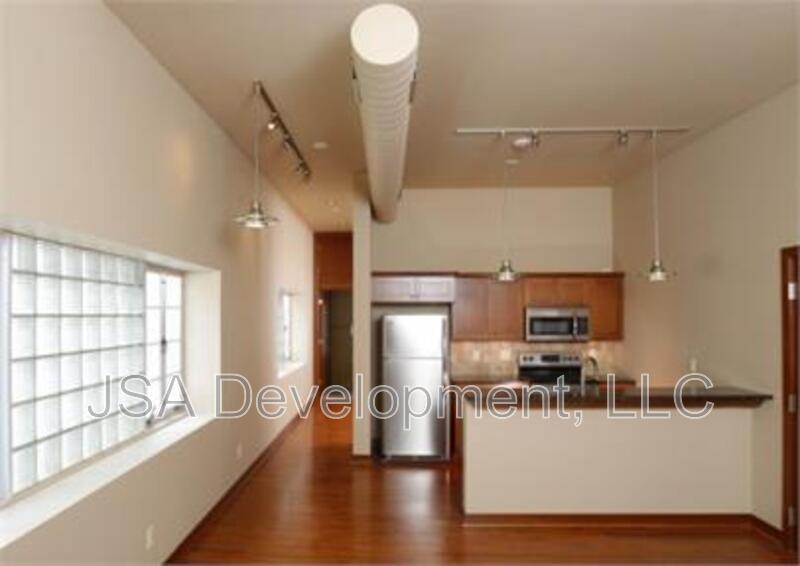 Waterloo House: 606 Sycamore St