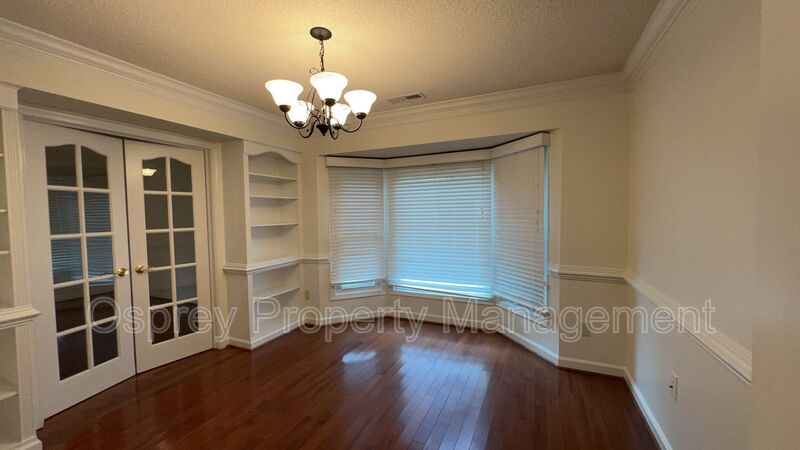Spacious 4-Bedroom Home with Sunroom! - Photo 7