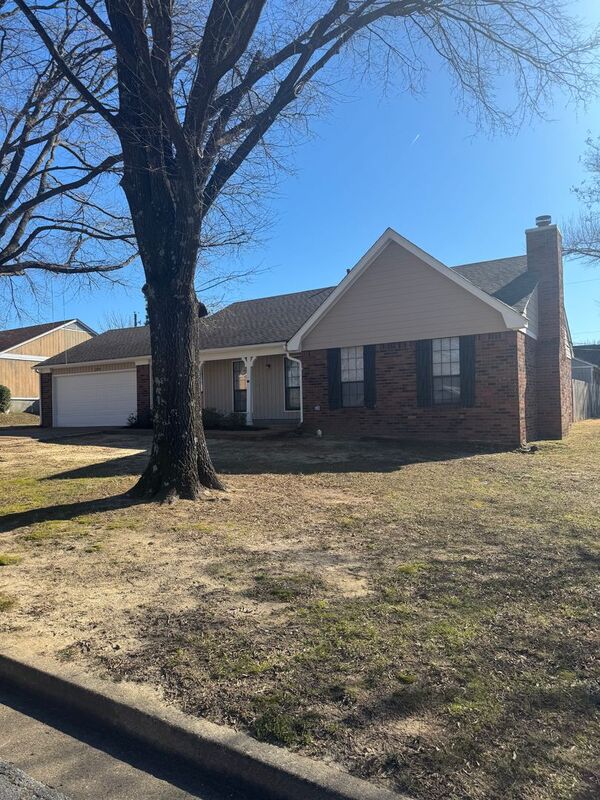 Memphis House: 5979 Cherry Creek Ln