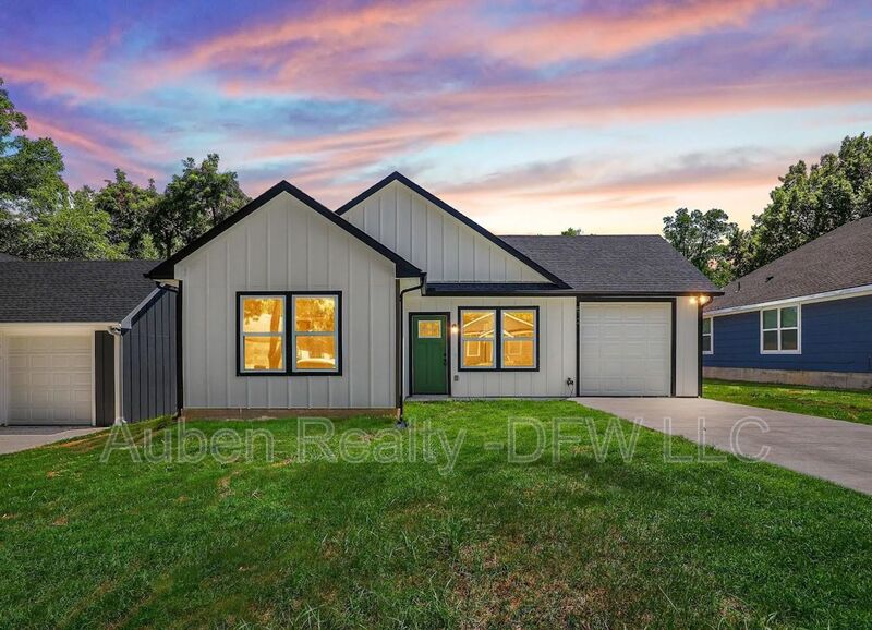 Denison House: 512 E Heron Street