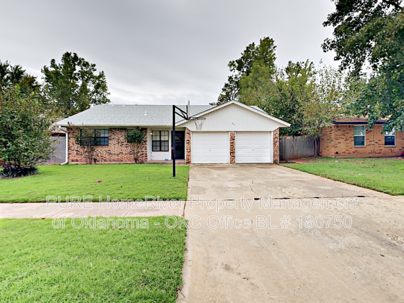 Mustang House: 660 W Forster Dr