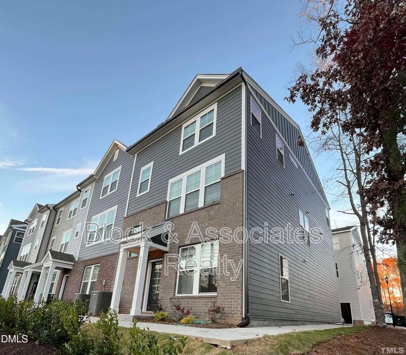 Raleigh House: 6920 Leesville Road