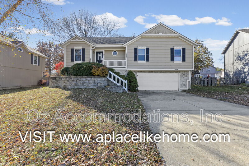 Overland Park House: 15306 Riley St