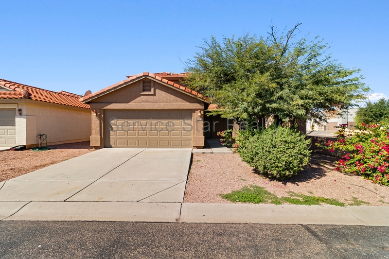 Glendale House: 7784 N 55th Dr