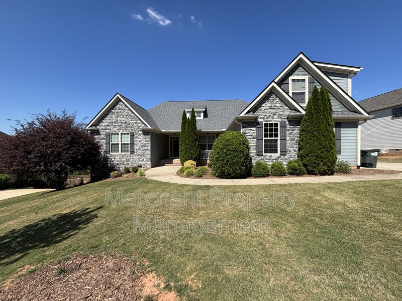 Travelers Rest House: 100 Sawbriar Court