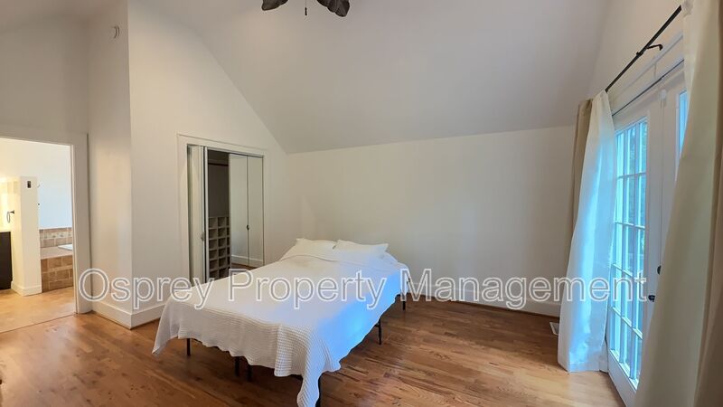 Spacious 4-Bedroom Norfolk Home with Sunroom & Fenced Backyard! - Photo 10