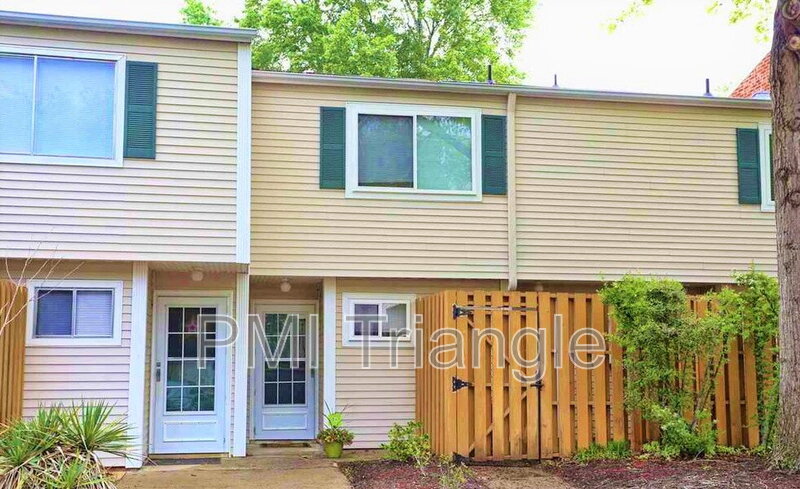 Chapel Hill Townhome: 220 Elizabeth St