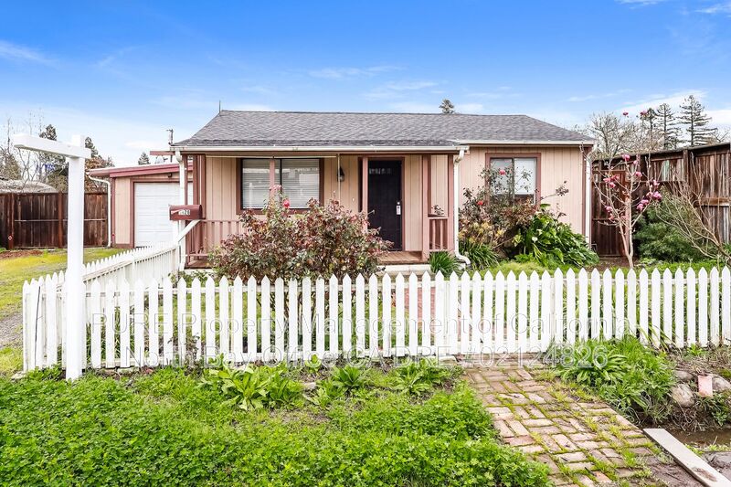 Santa Rosa House: 1426 Olive Street