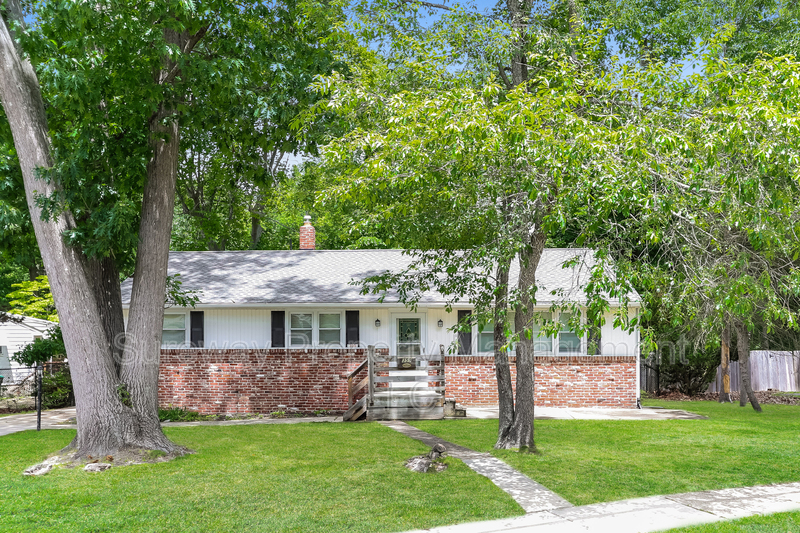 Lindenwold House: 359 Lake Blvd