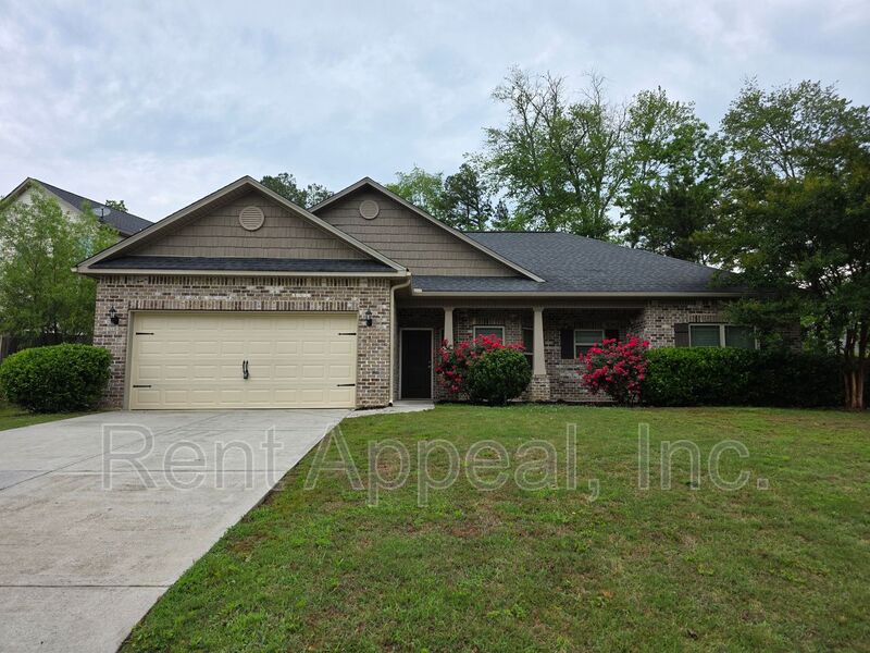 Dawsonville House: 184 Angela Ln