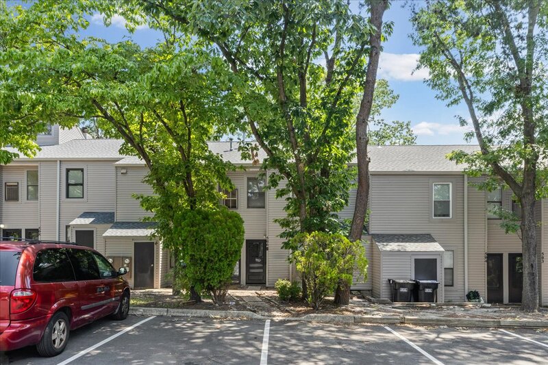 Pine Hill House: 506 Bromley Estates