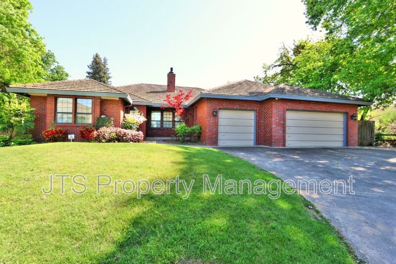 Sacramento House: 221 Audubon Circle