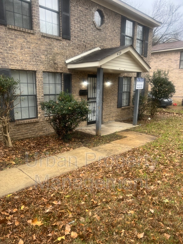 Memphis House: 429 Simpson Ave