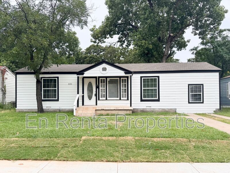Ft Worth House: 601 W. Beach St.